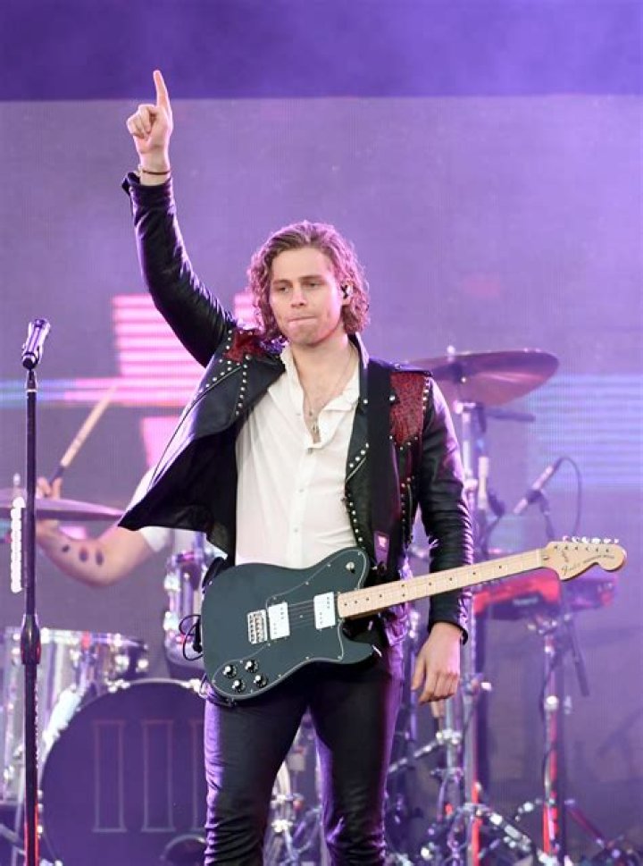 Luke Hemmings Net Worth, Income, Salary, Earnings, Biography