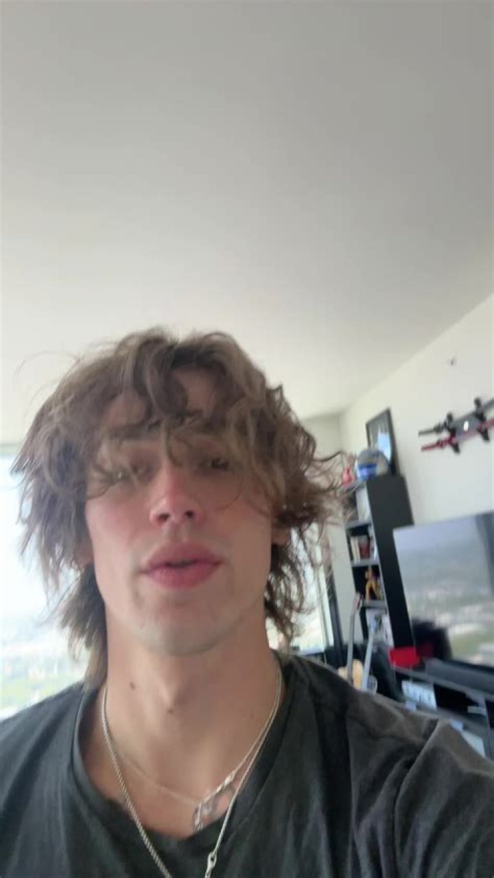 Vinnie Hacker (TikTok) Age, Height, Girlfriend, Parents, Wiki, Bio