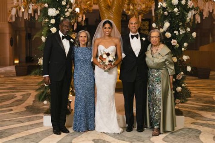 Who Is Senator Cory Booker’s Wife Rosario Dawson?
